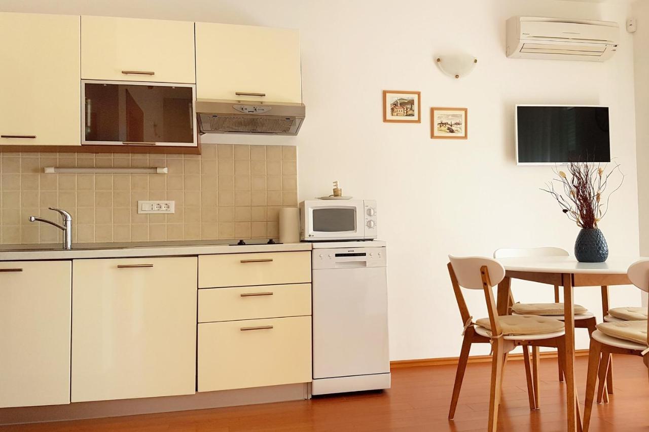 Apartments By The Sea Rovinj - 3373 Екстериор снимка